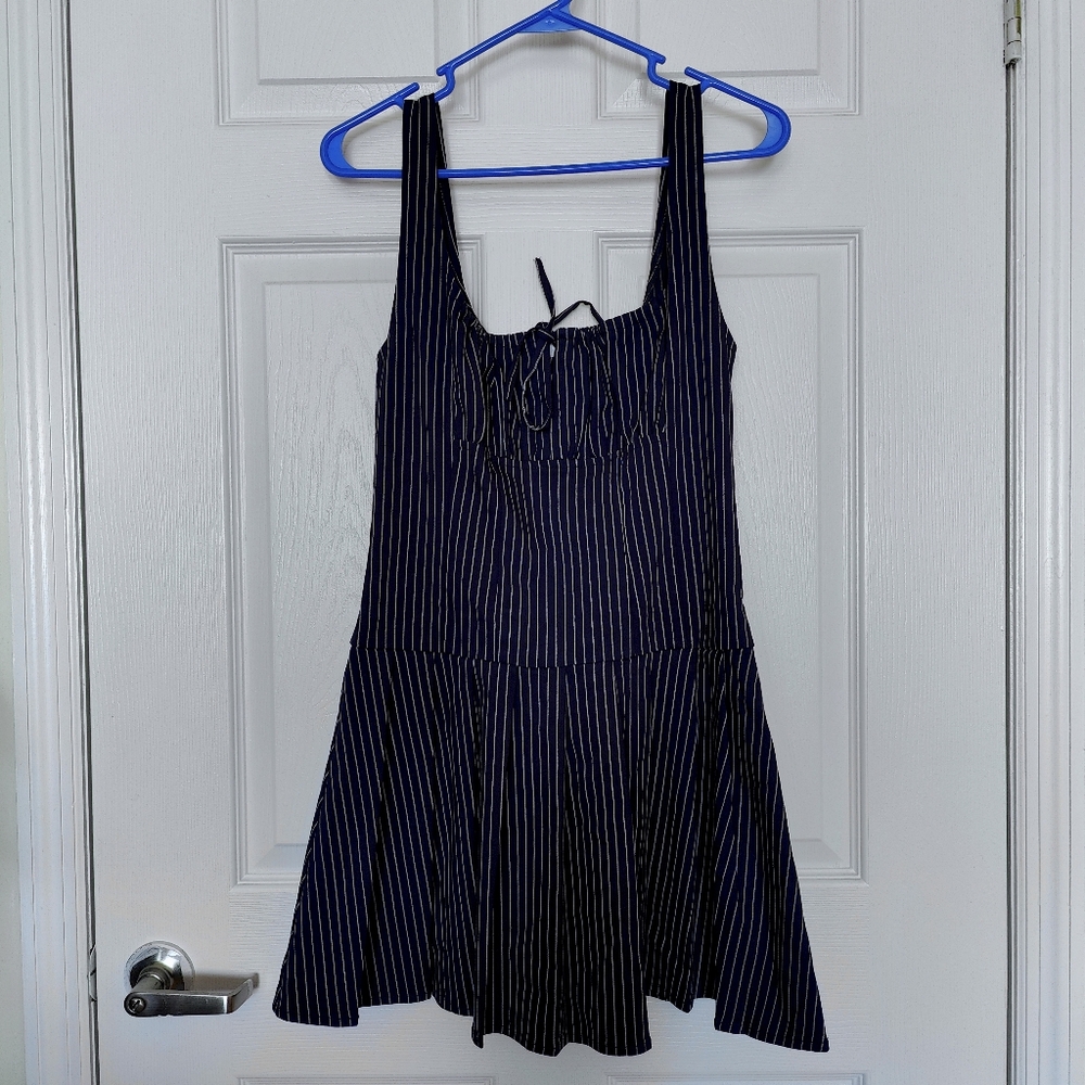 NWT Sleeveless Navy and White Pinstripe Pleated Dress M